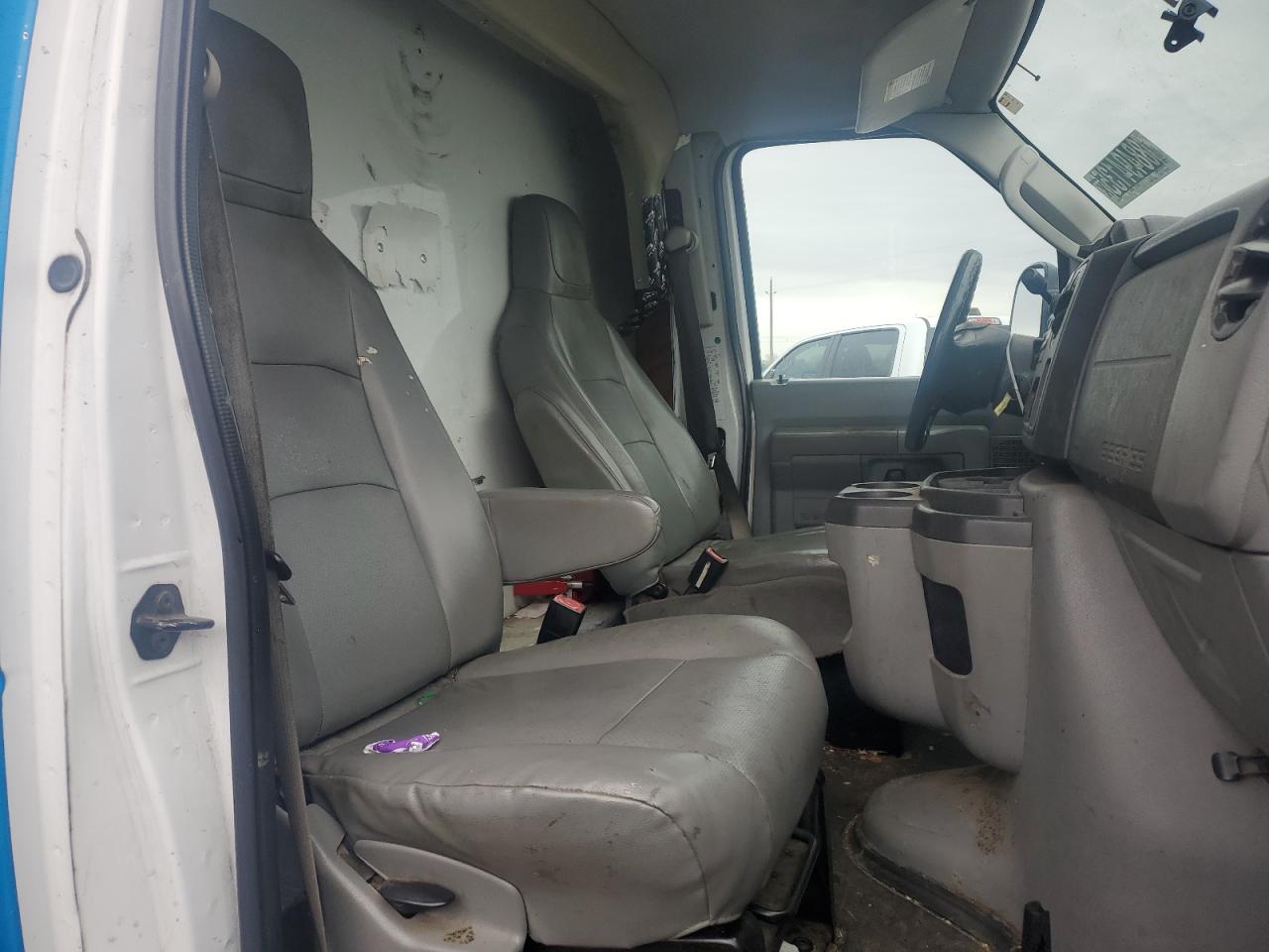 2011 Ford Econoline - Image 10