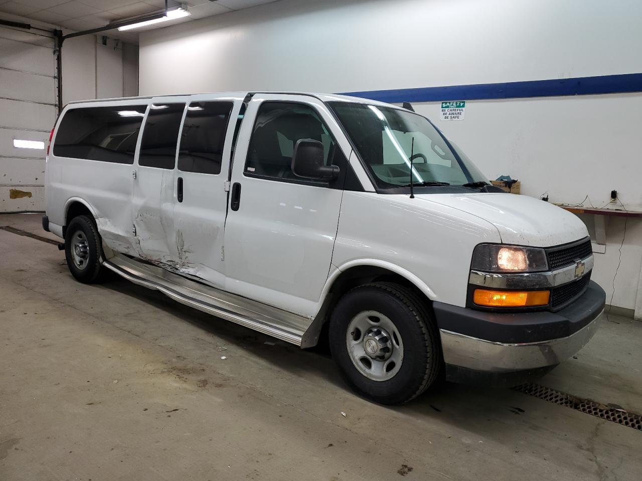 VIN 1GAZGPFGXH1193286 2017 CHEVROLET EXPRESS no.4