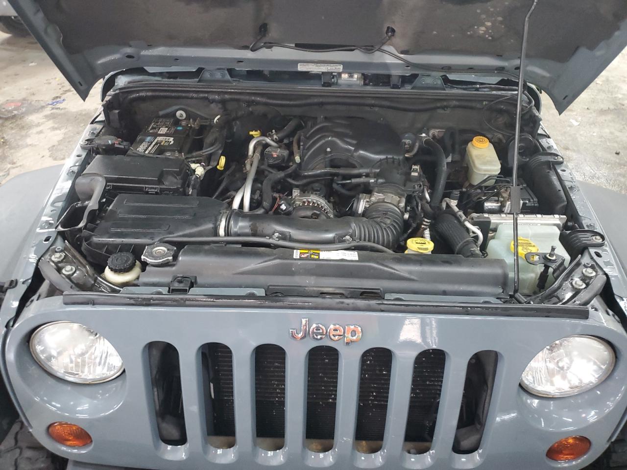 2013 Jeep Wrangler - Image 12