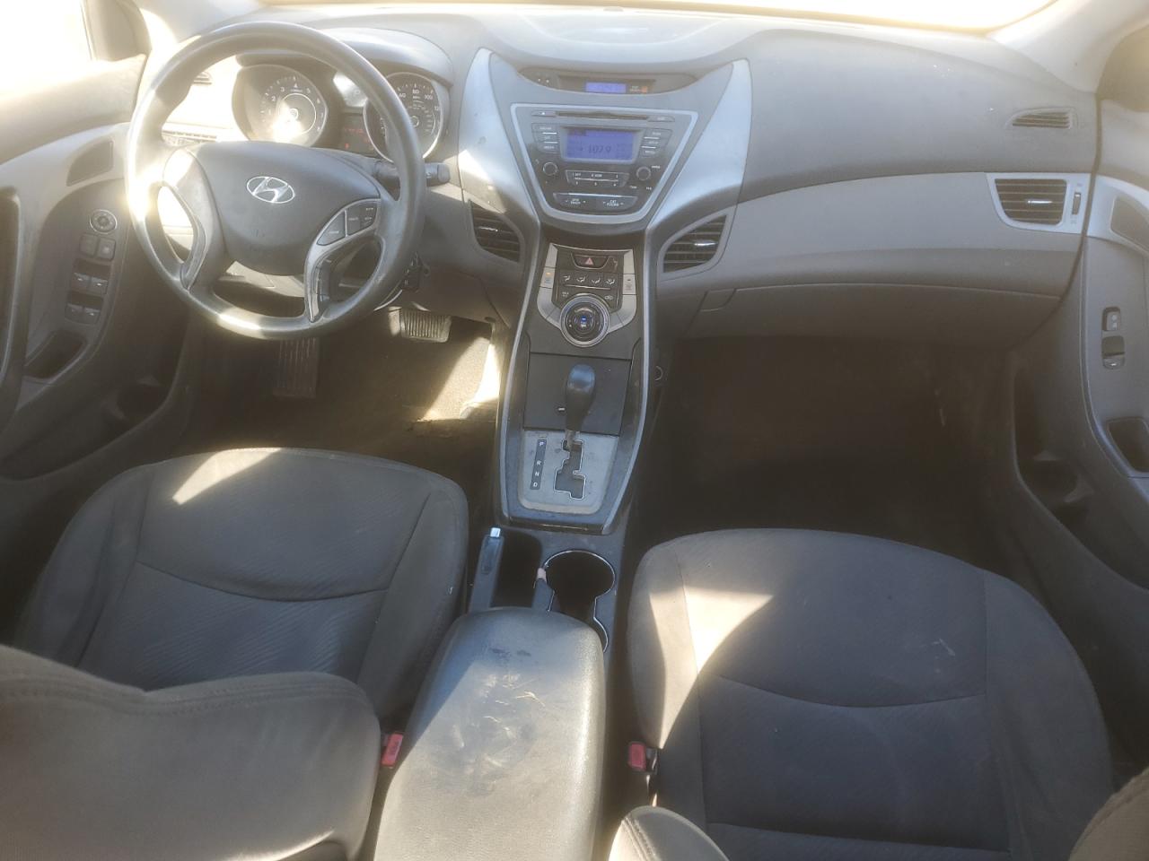 2013 Hyundai Elantra - Image 8