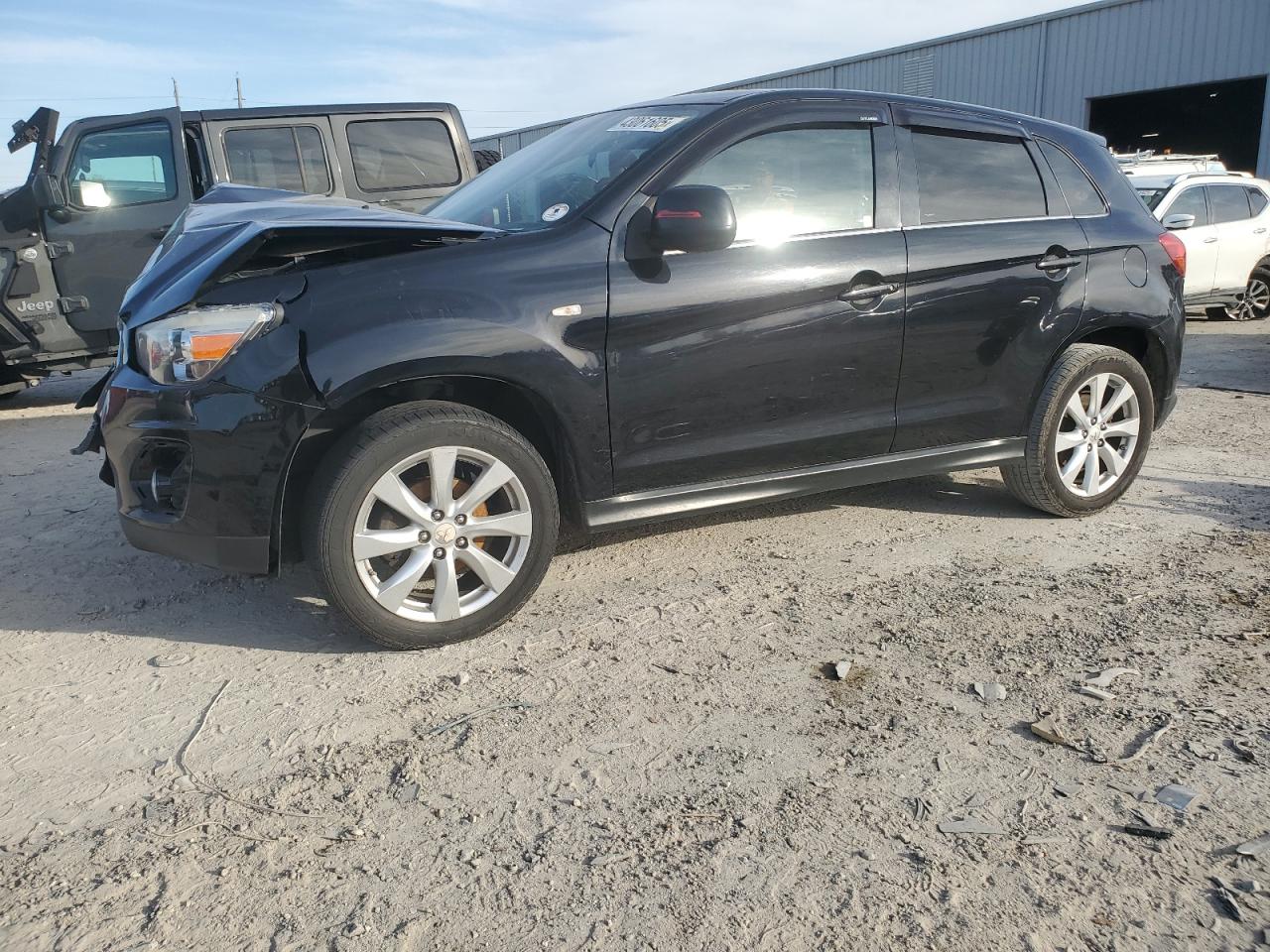 2014 Mitsubishi Outlander - Image 1