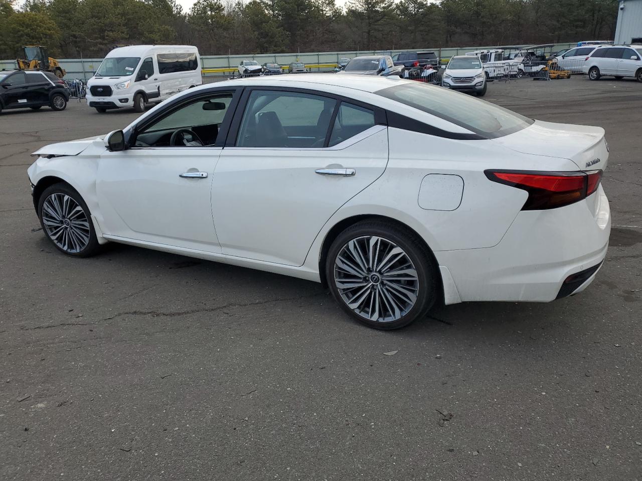 2024 Nissan Altima - Image 2