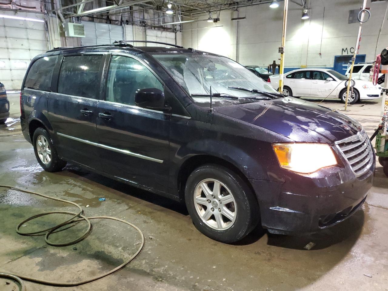 2010 Chrysler Town & Country - Image 4
