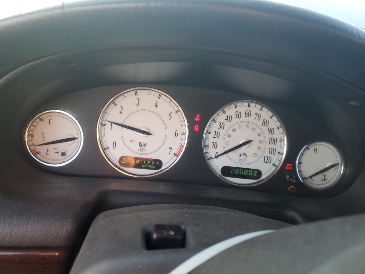 2000 Chrysler 300 - Image 9