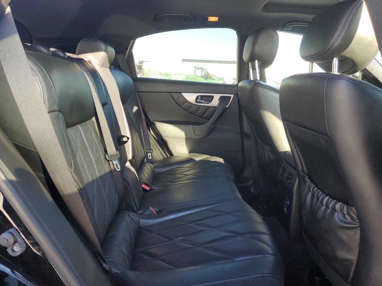 2017 Infiniti QX70 - Image 11