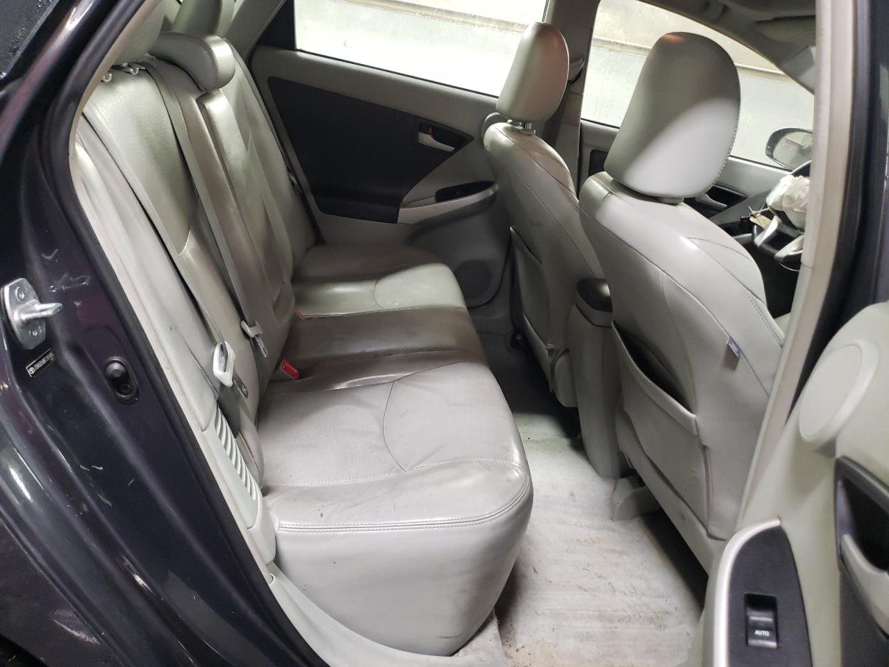 2011 Toyota Prius - Image 10