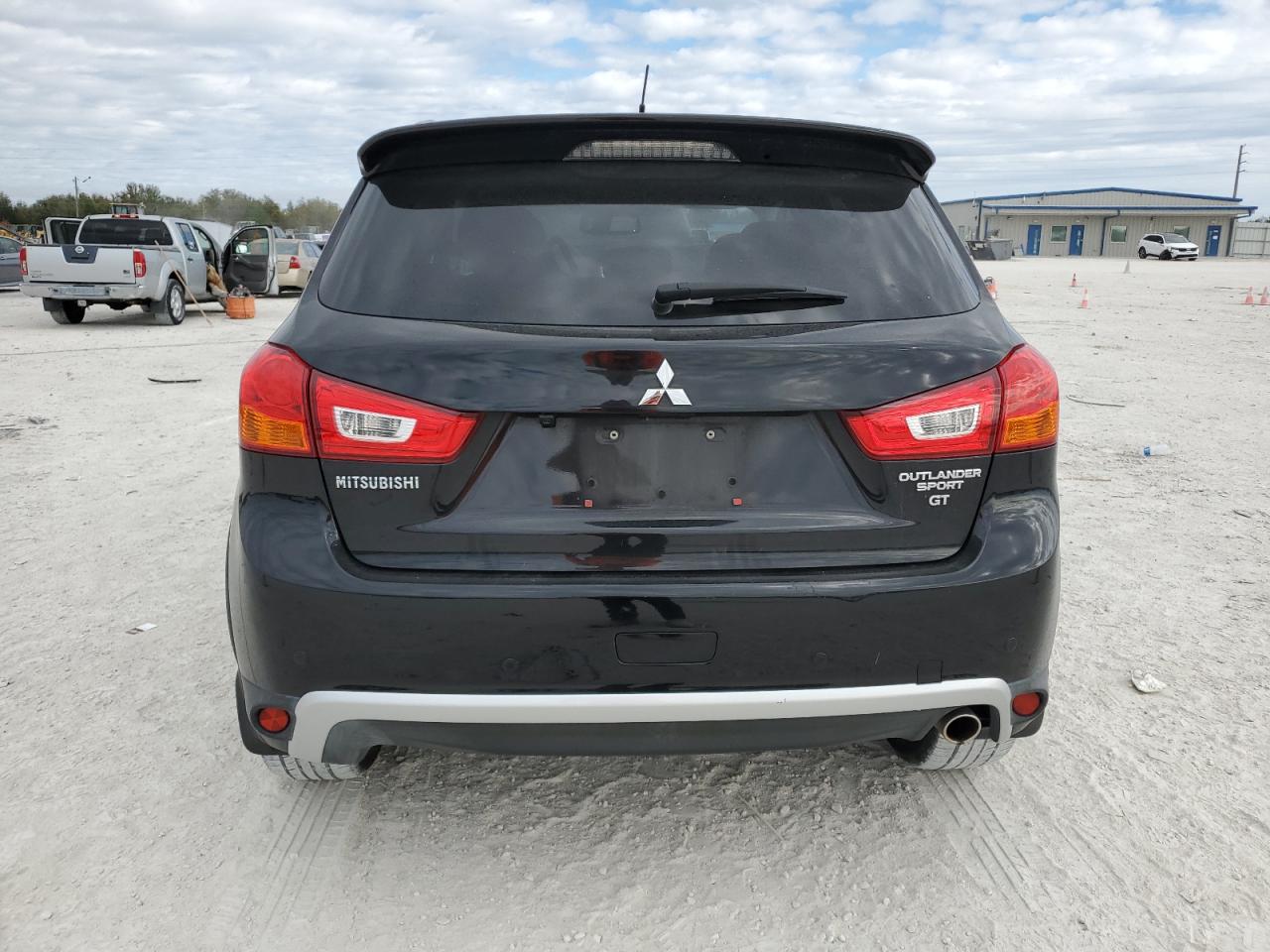 2016 Mitsubishi Outlander - Image 6