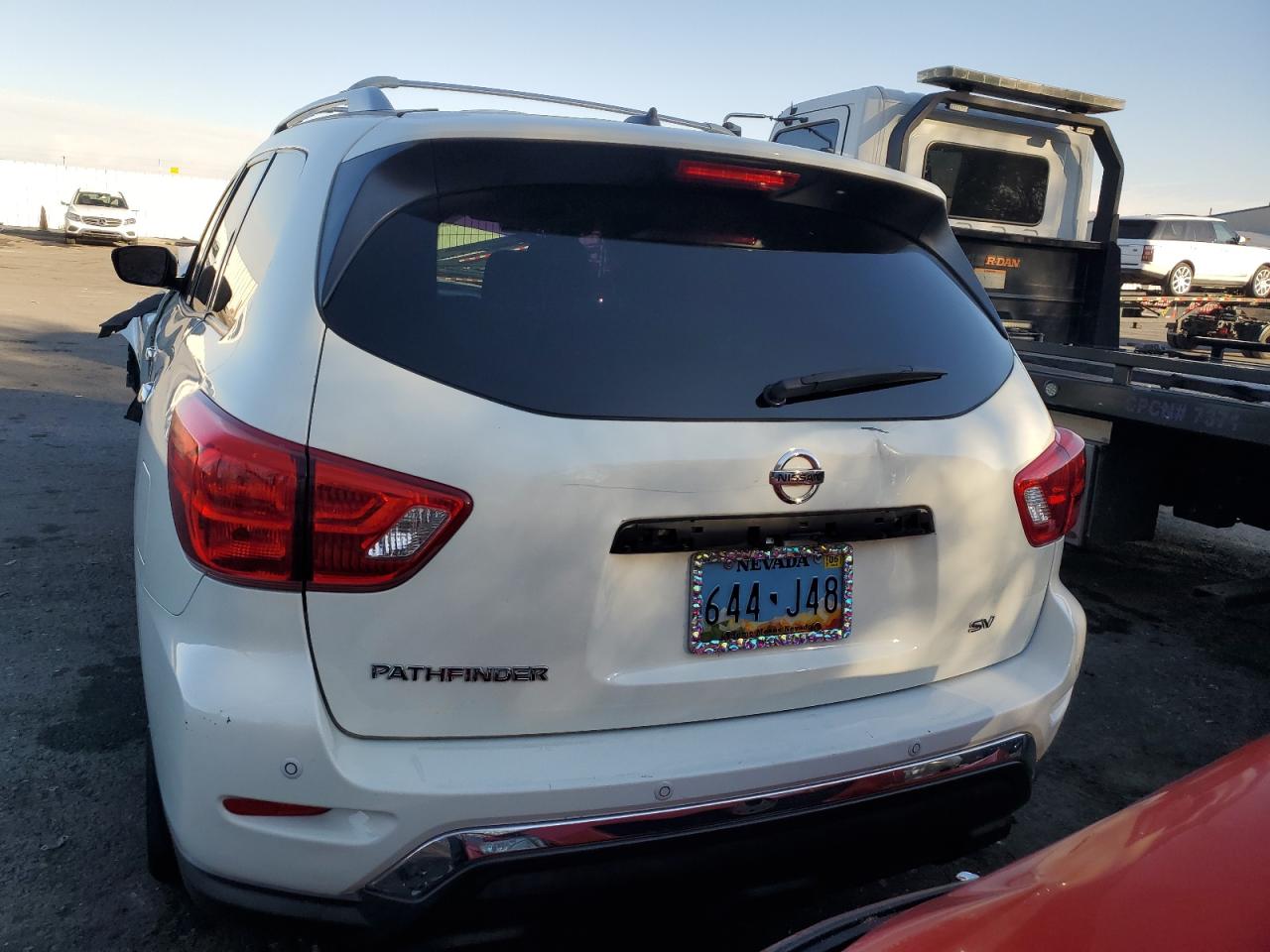 2017 Nissan Pathfinder VIN: 684998 Lot: 43471515