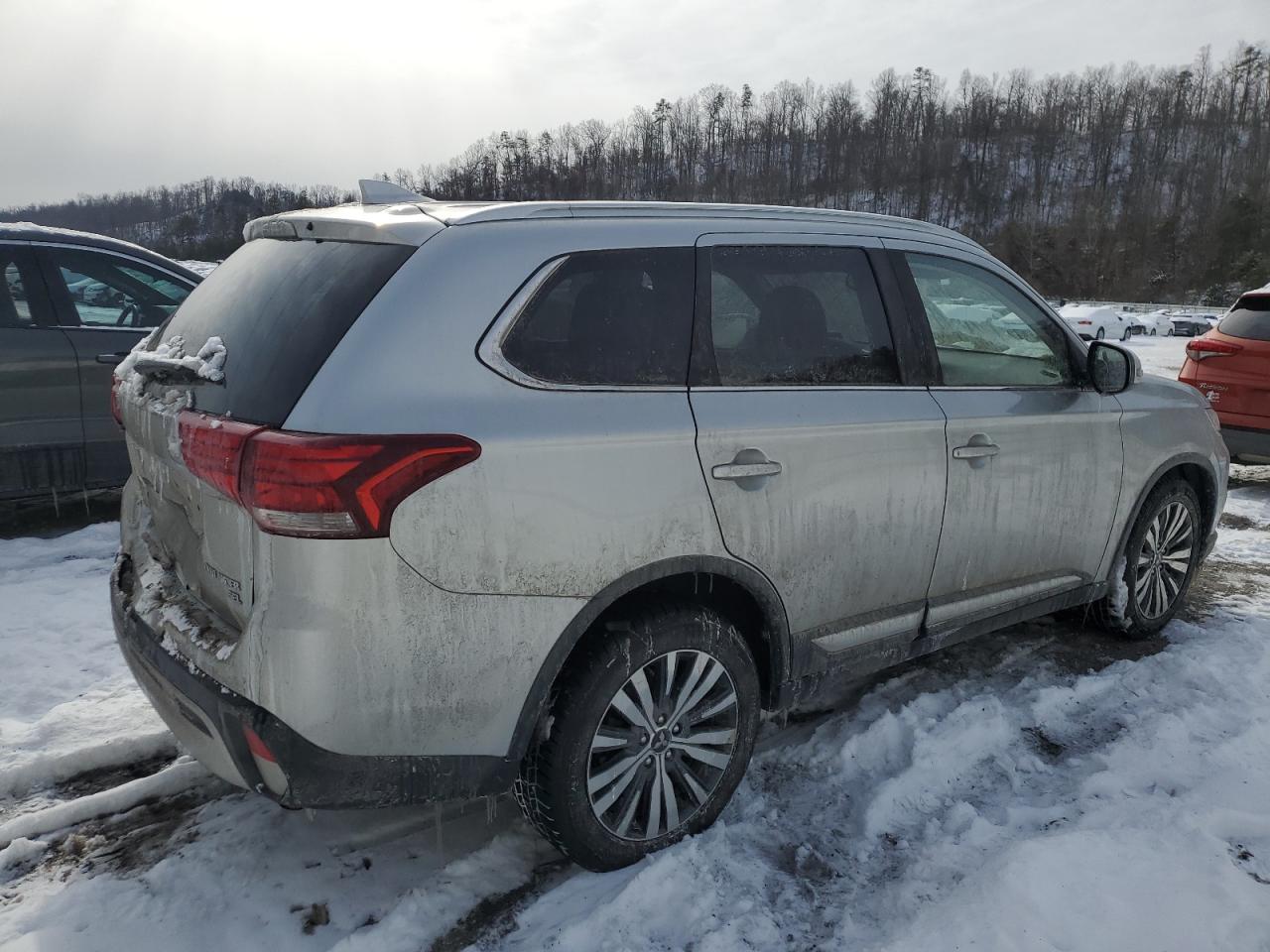 2019 Mitsubishi Outlander - Image 3