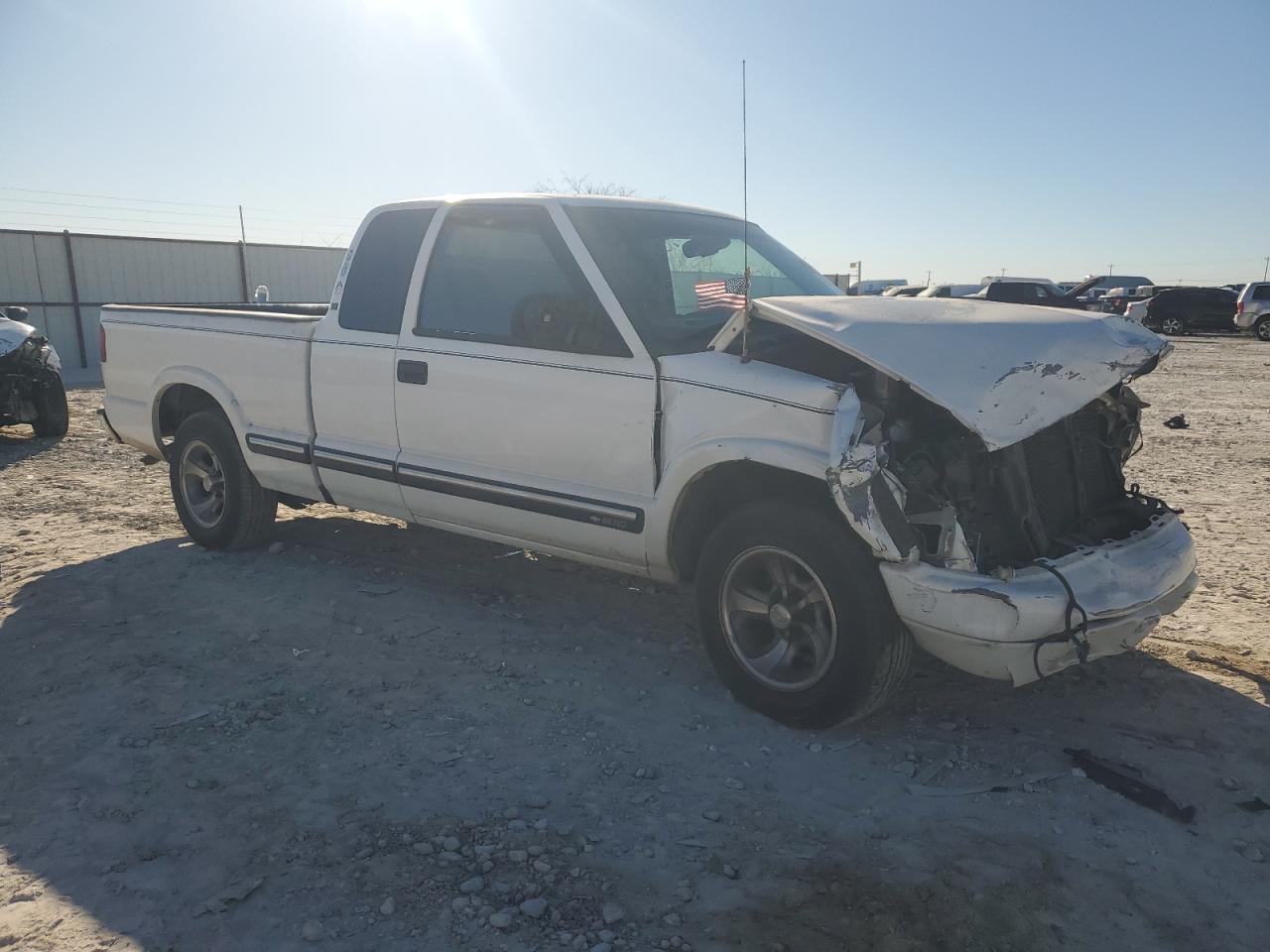 2001 Chevrolet S-10 Pickup - Image 4