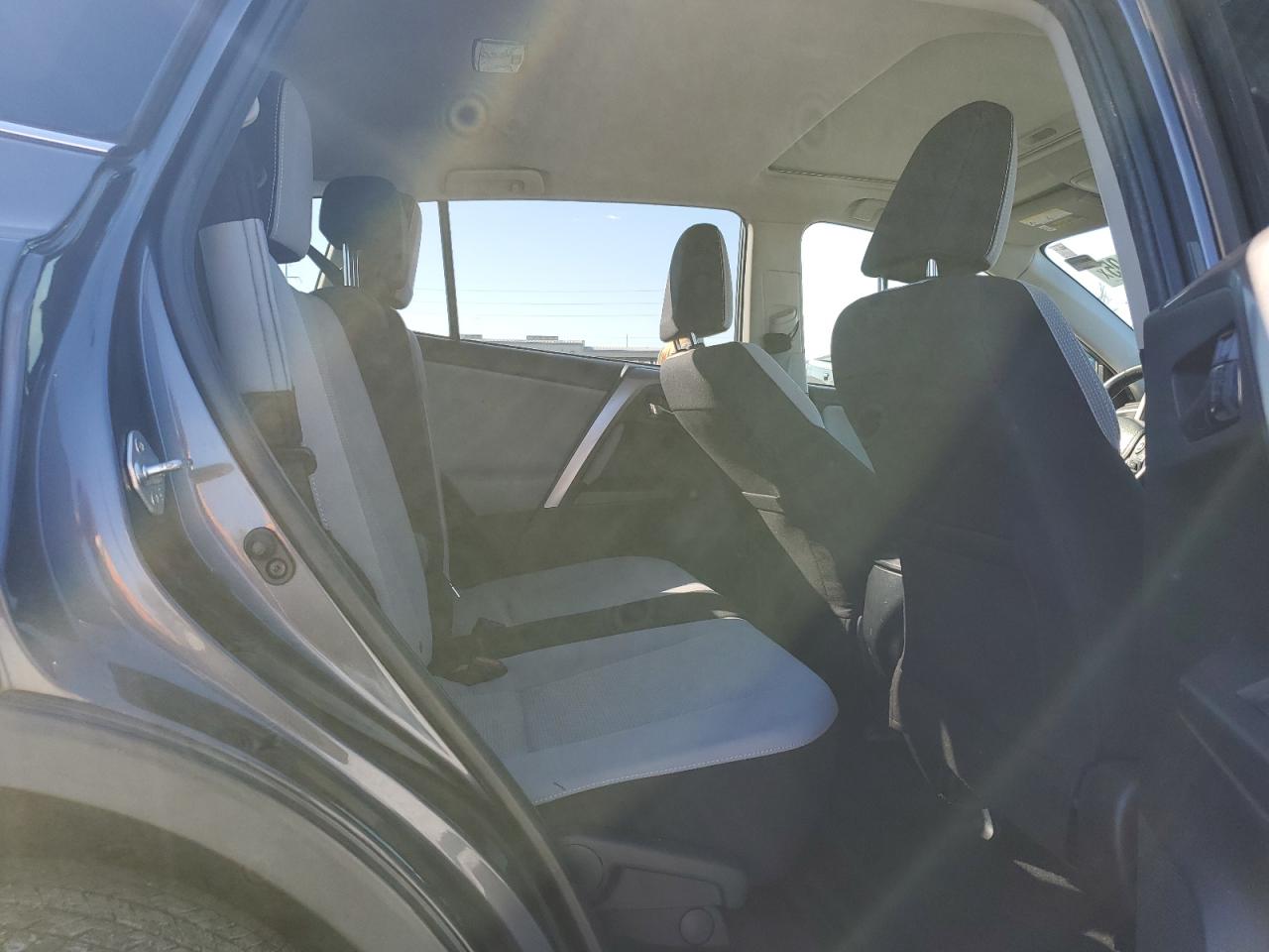 2018 Toyota RAV 4 - Image 11