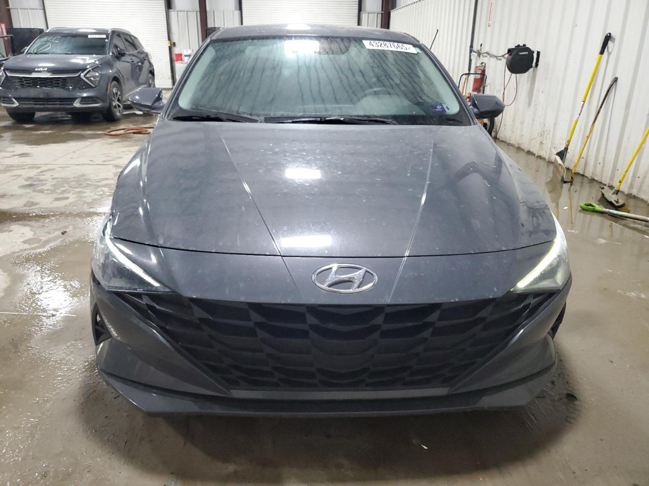 2023 Hyundai Elantra - Image 5