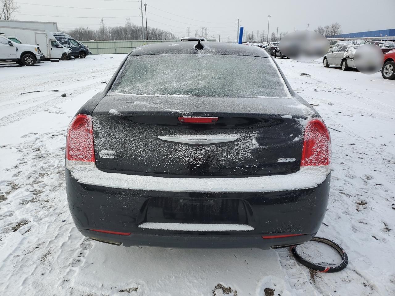 2017 Chrysler 300 - Image 6