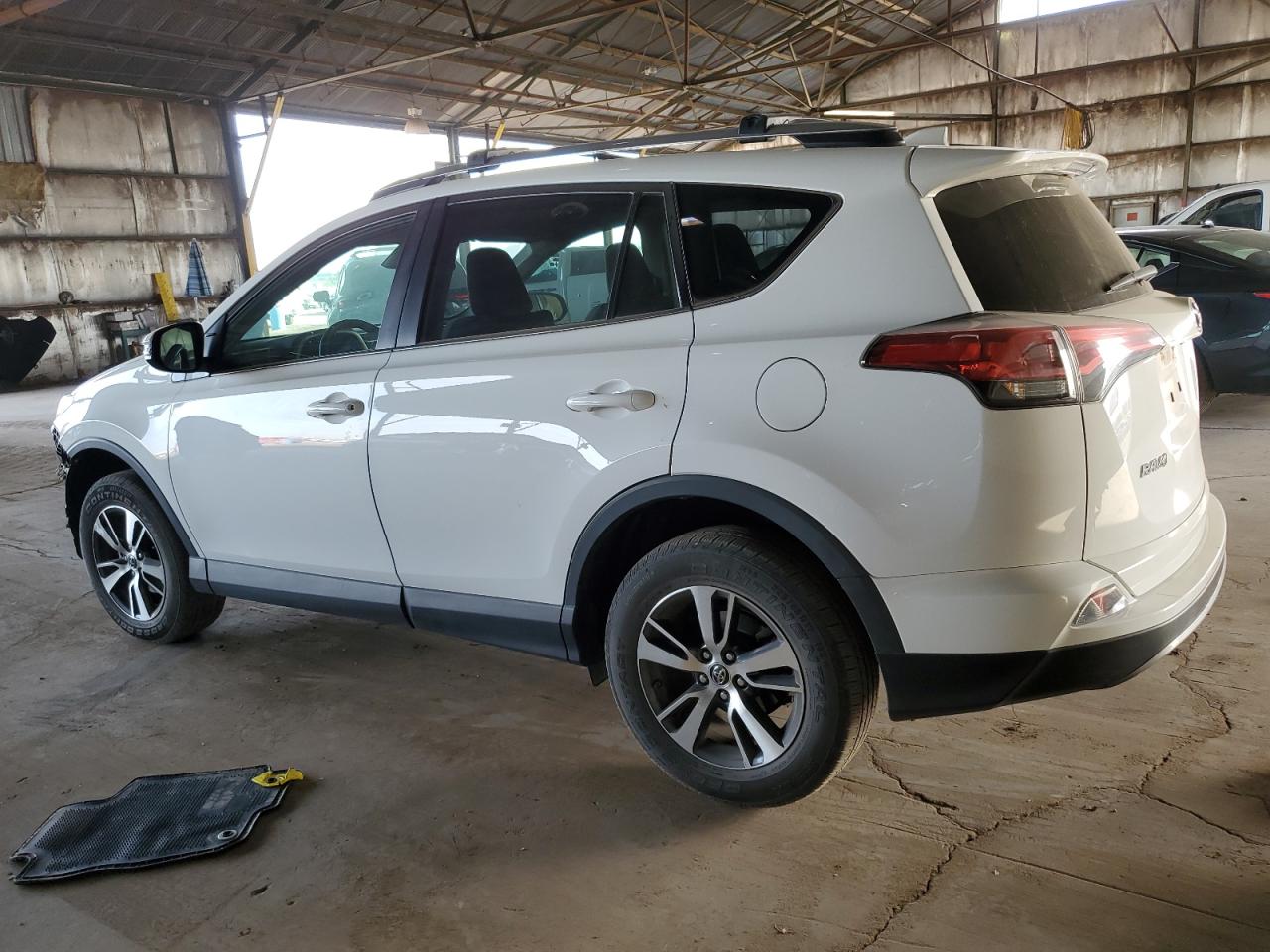 2018 Toyota RAV 4 - Image 2