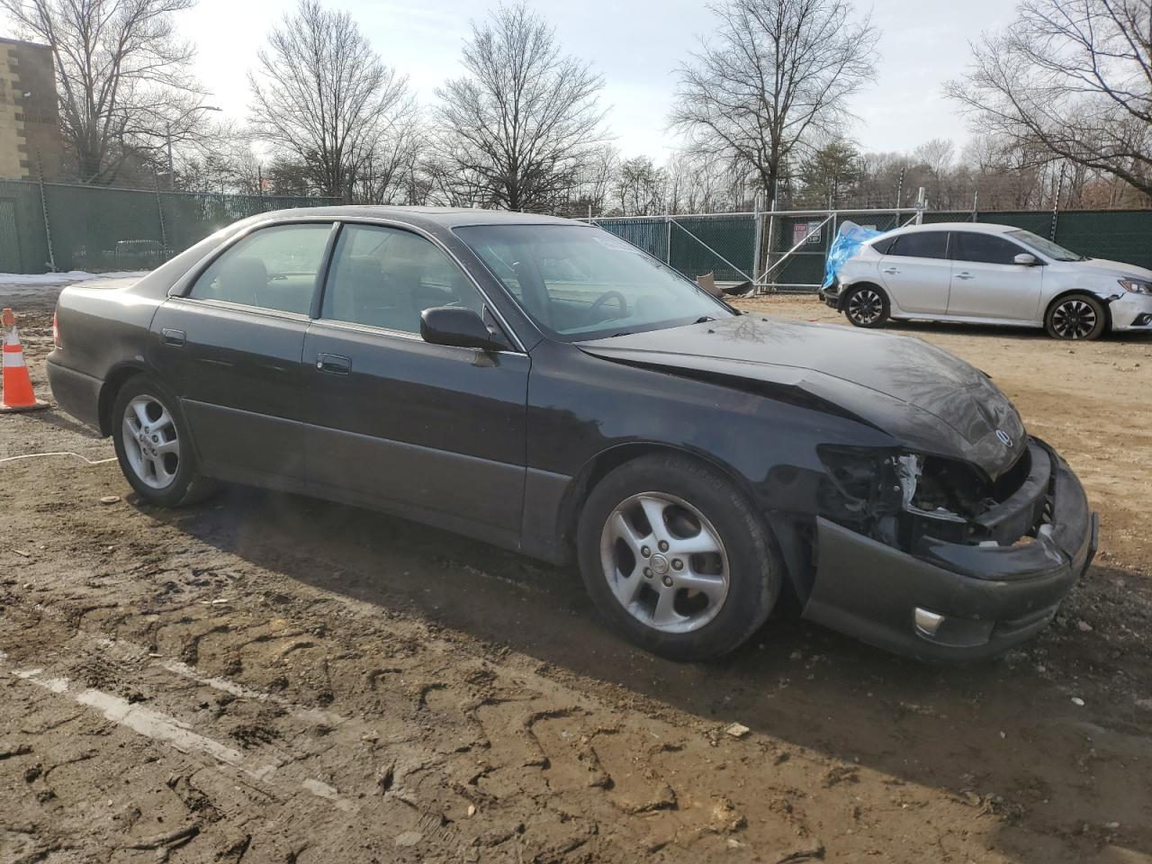 2000 Lexus ES - Image 4