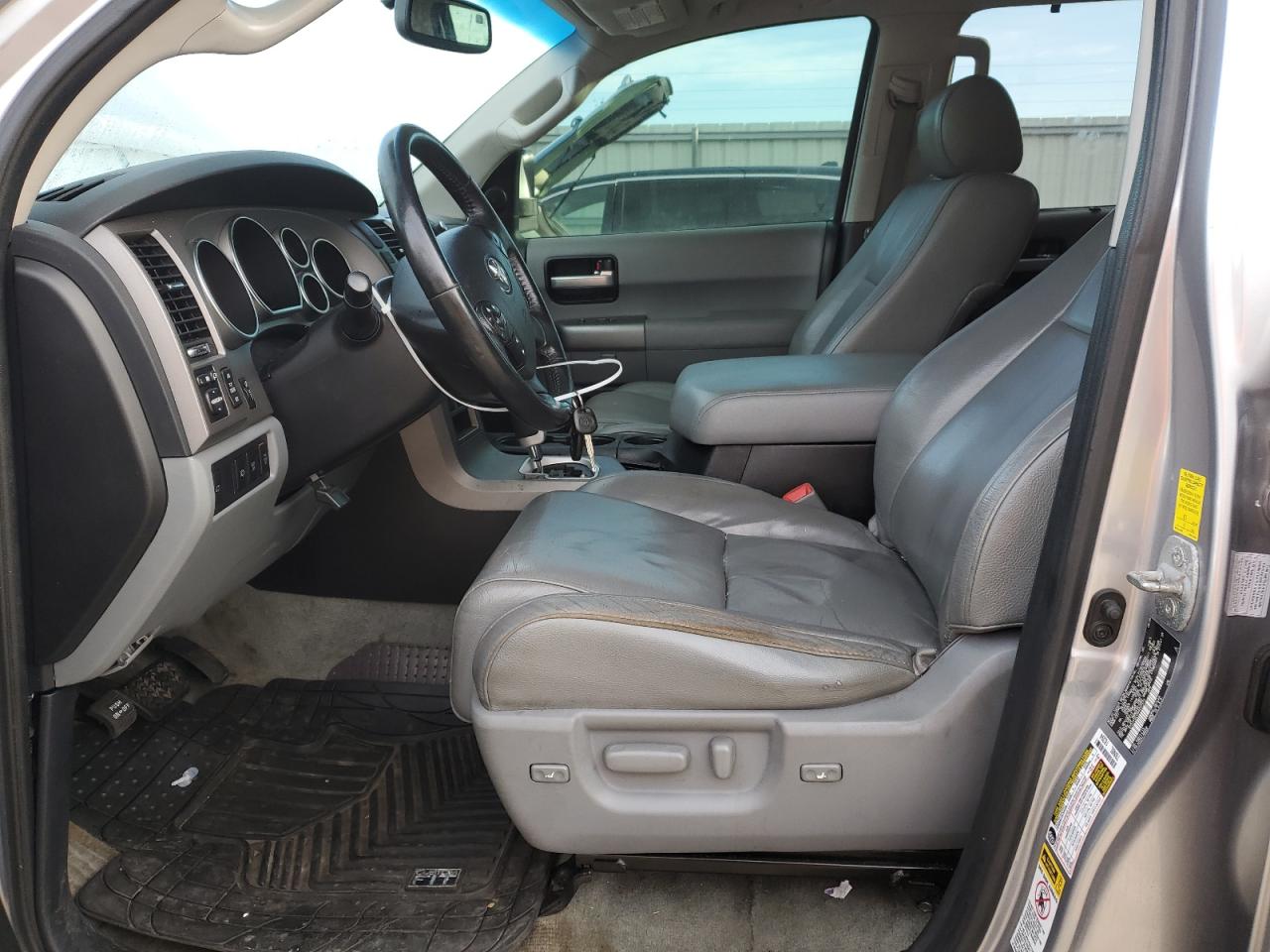 2010 Toyota Sequoia - Image 7
