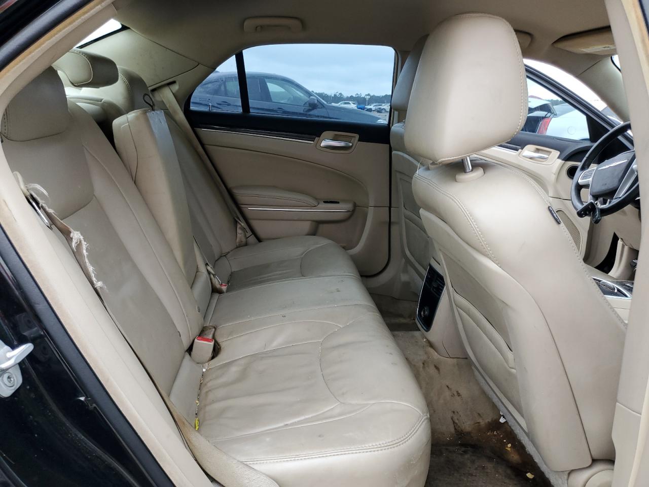 2013 Chrysler 300 - Image 10