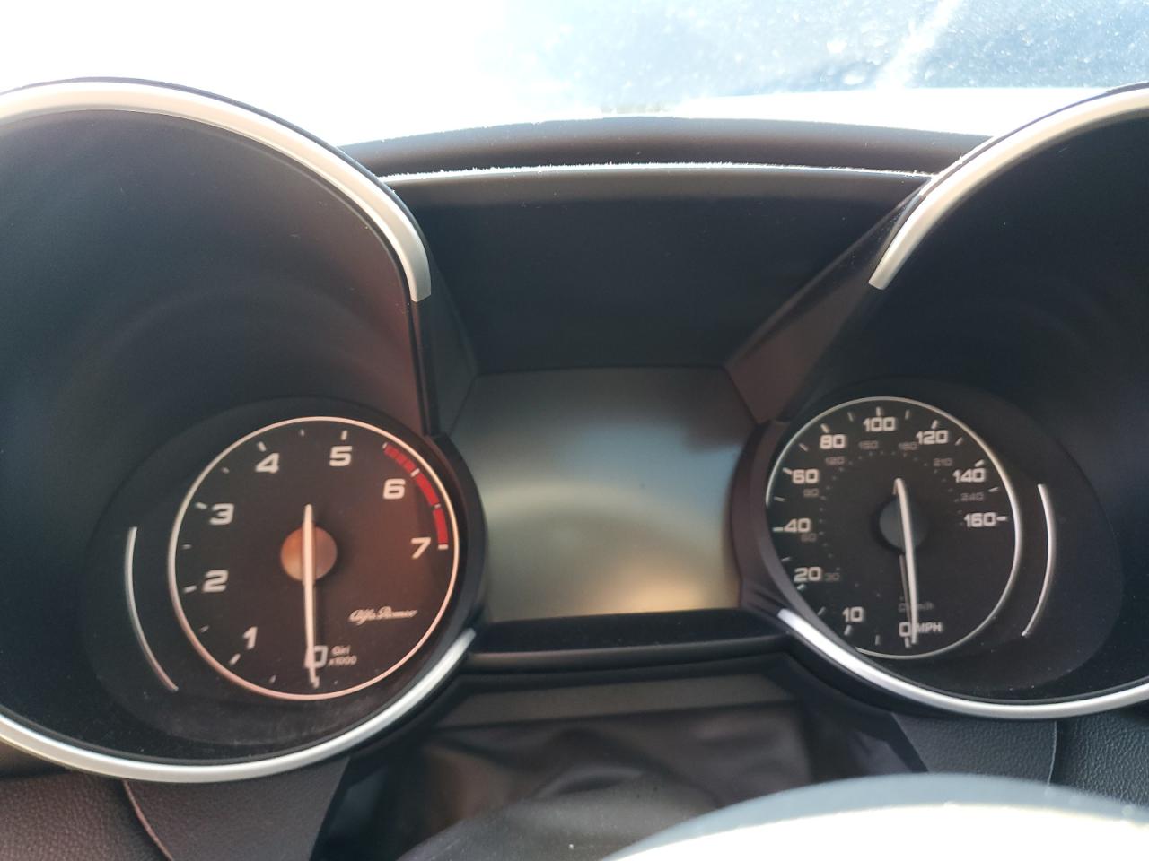2019 Alfa Romeo Giulia - Image 9