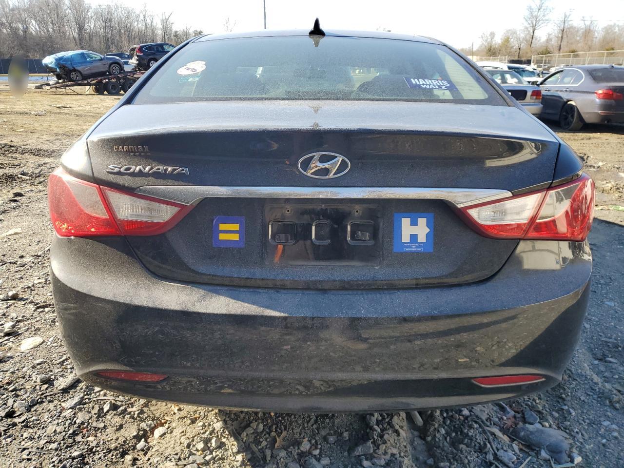 2011 Hyundai Sonata - Image 6
