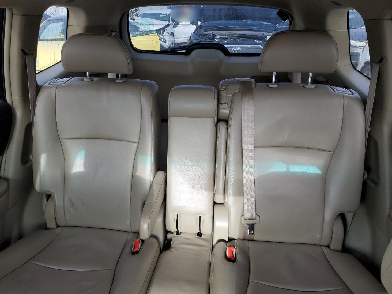 2012 Toyota Highlander - Image 10