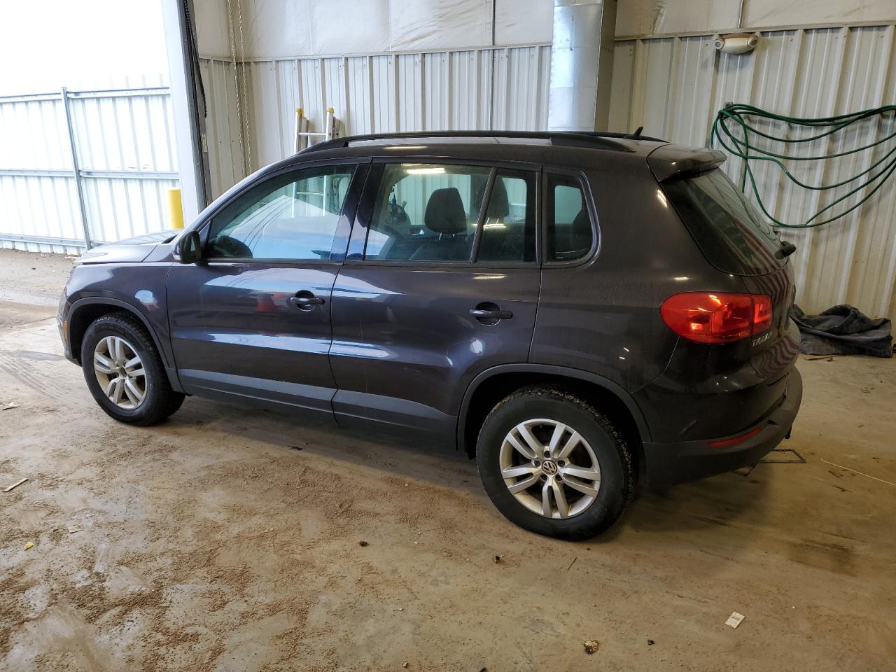 2016 Volkswagen Tiguan - Image 2