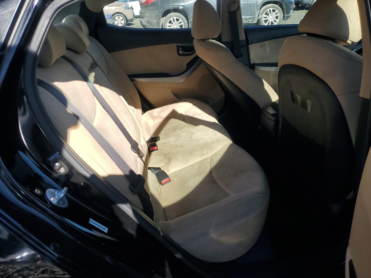2011 Hyundai Elantra - Image 10