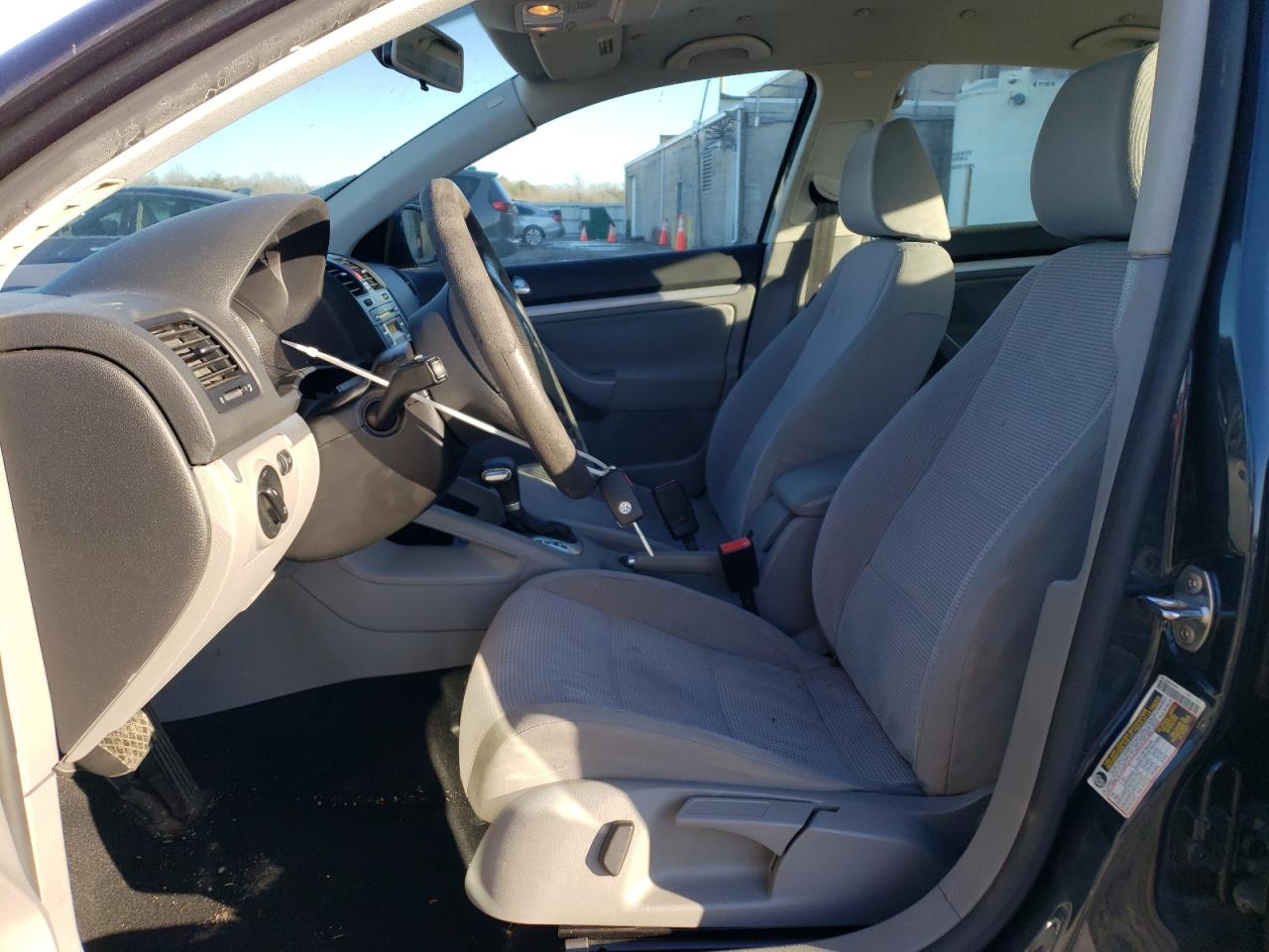 2009 Volkswagen Jetta - Image 7