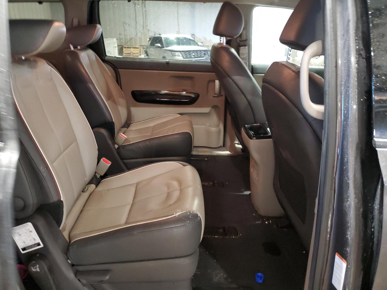 2016 Kia Sedona - Image 11