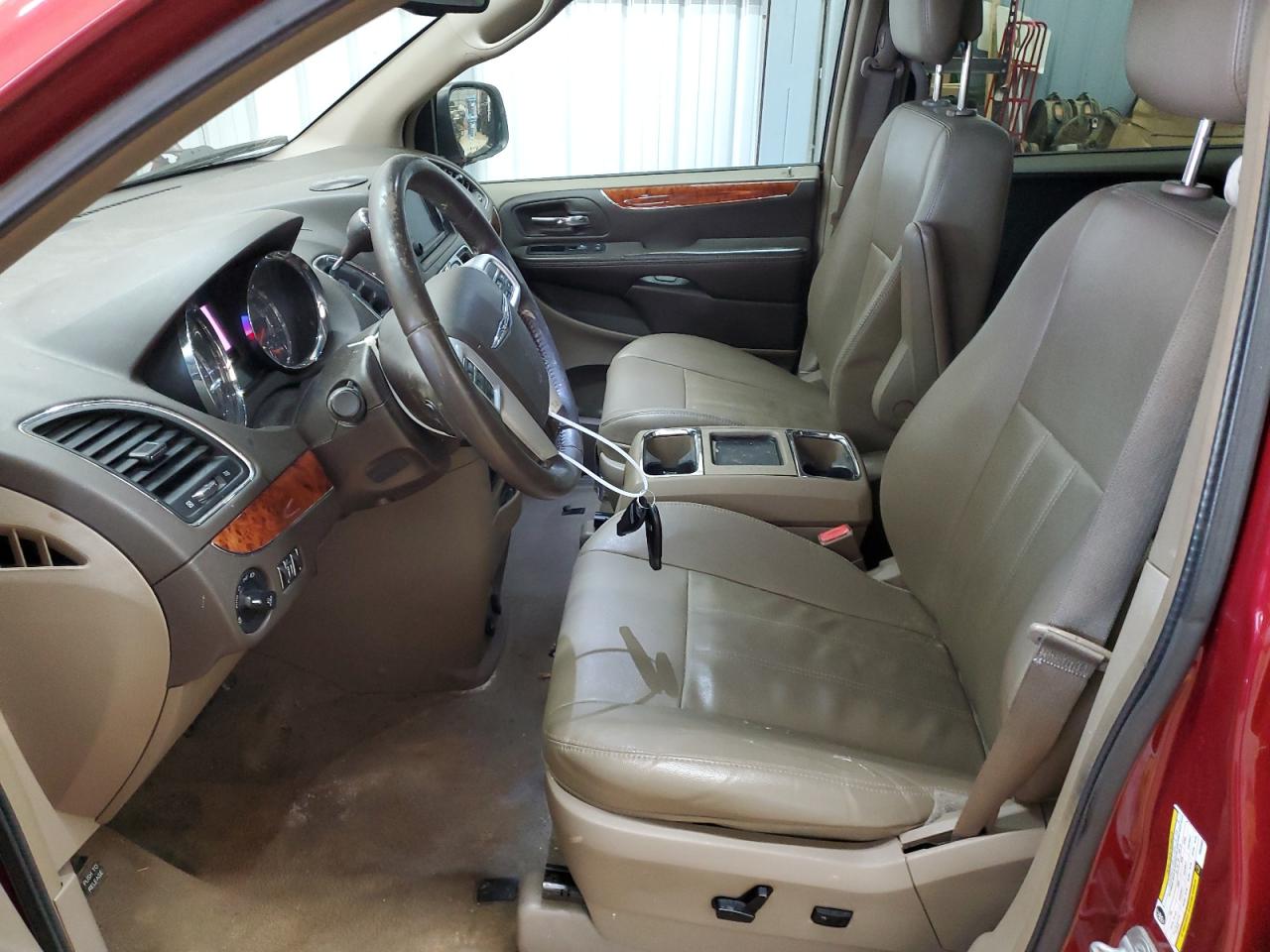2015 Chrysler Town & Country - Image 7