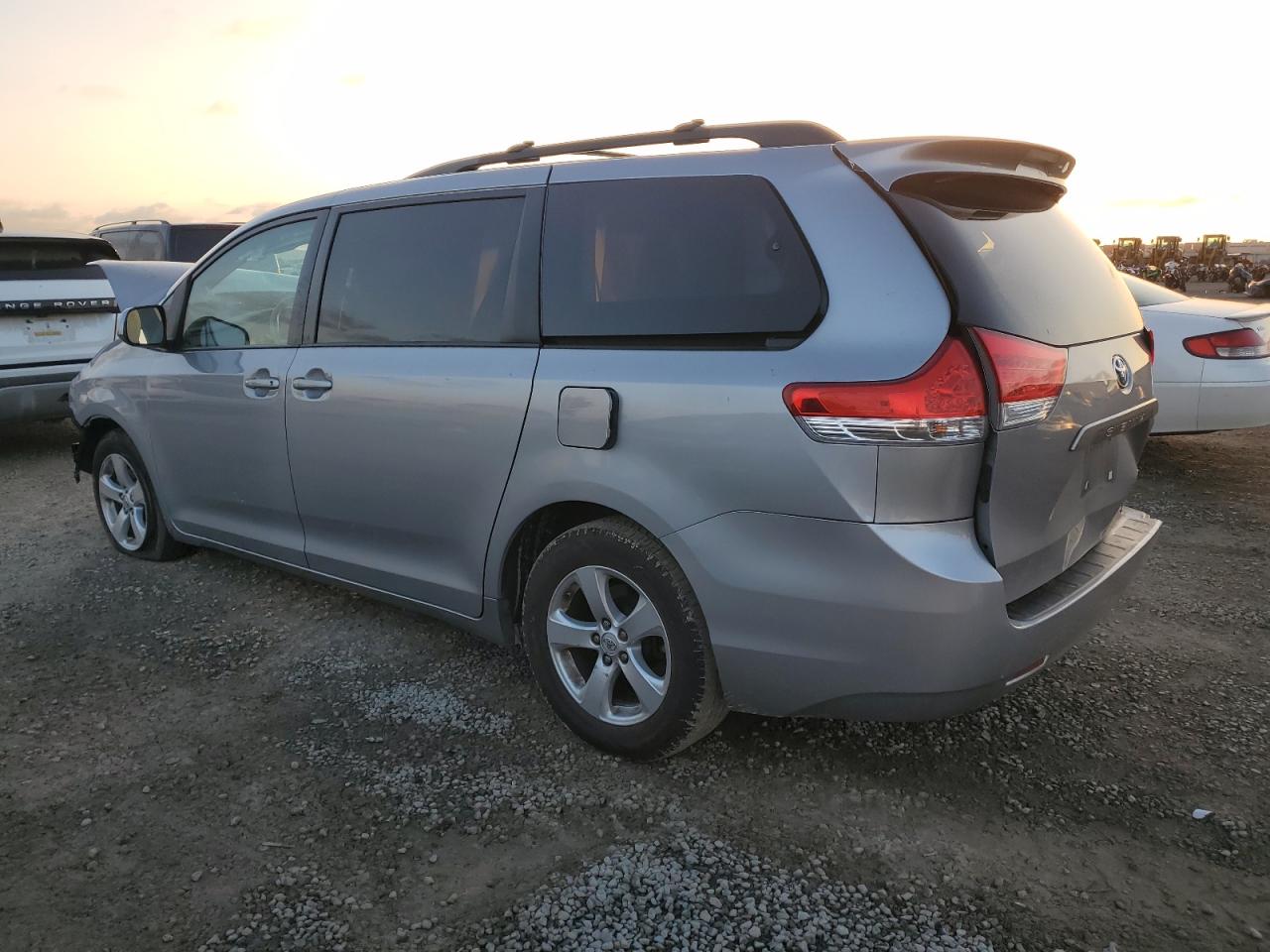 2013 Toyota Sienna - Image 2