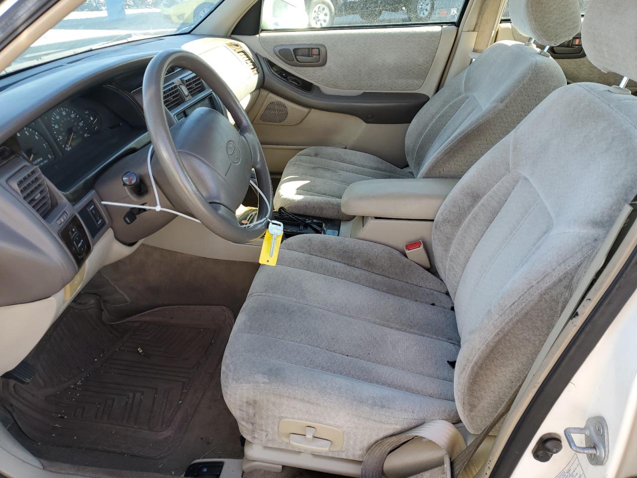 1999 Toyota Avalon - Image 7