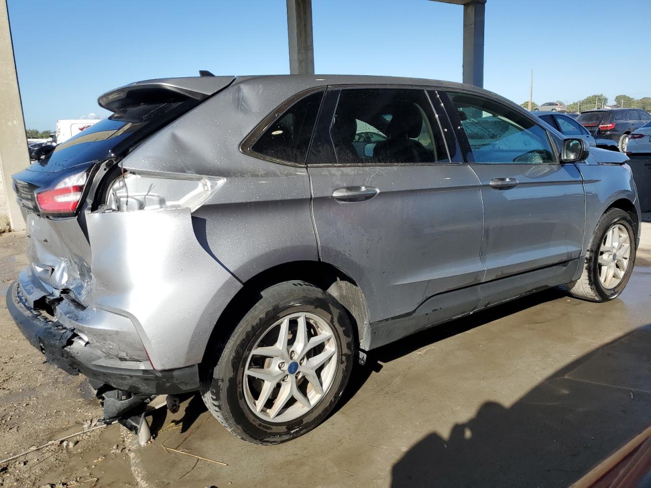 2022 Ford Edge - Image 3