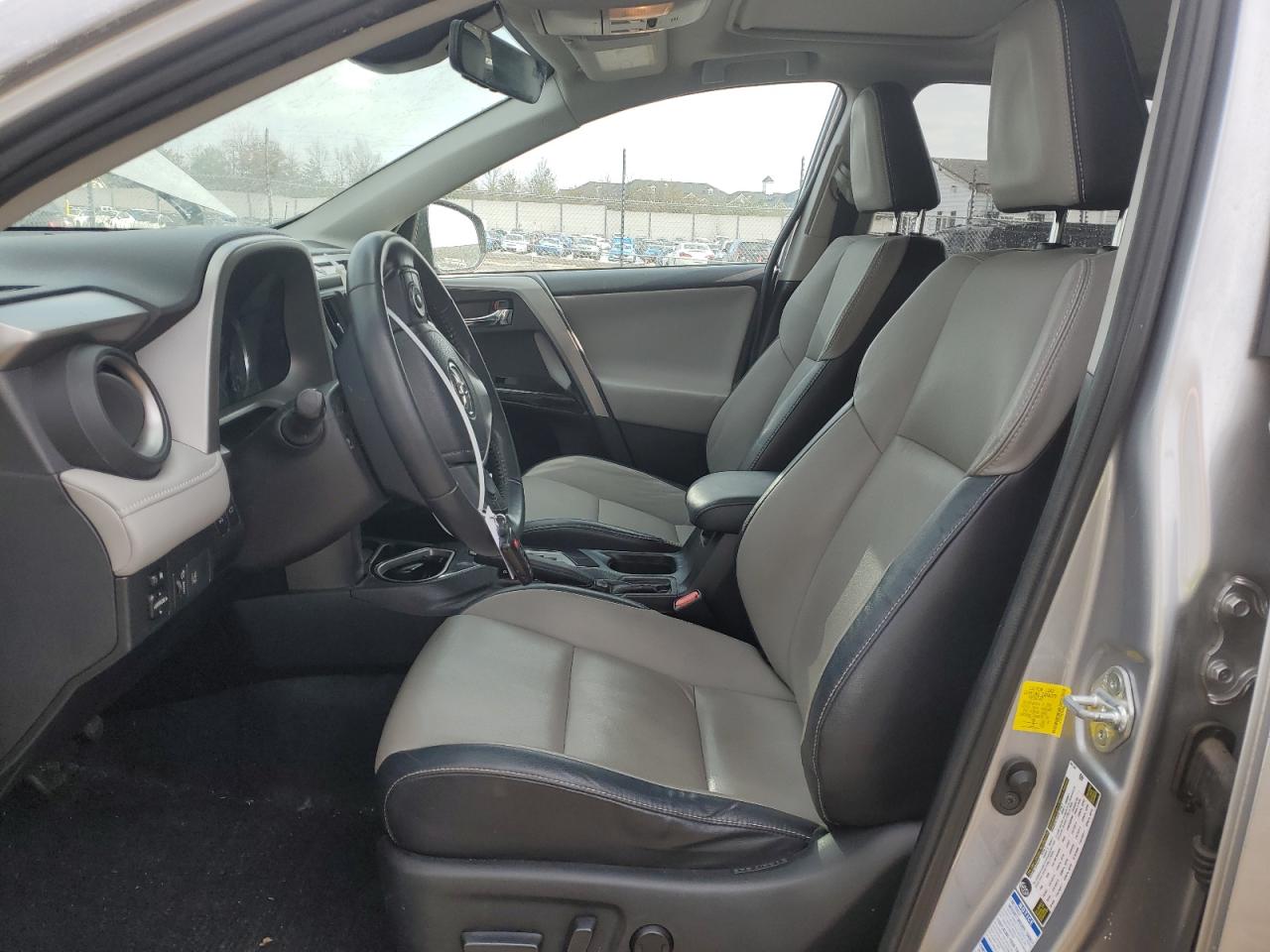 2016 Toyota RAV 4 - Image 7