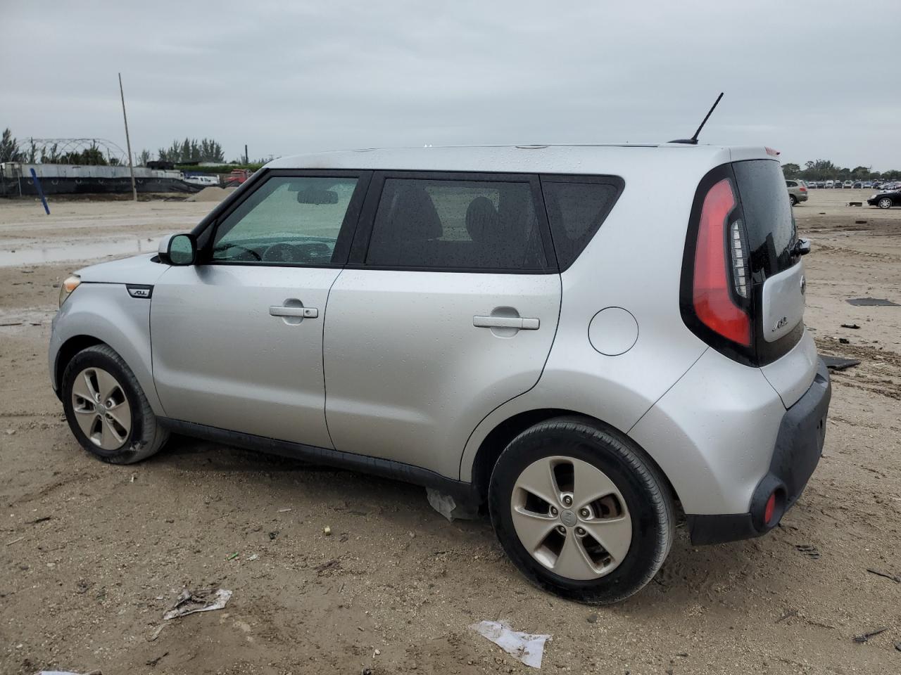 VIN KNDJN2A28F7760324 2015 KIA SOUL no.2