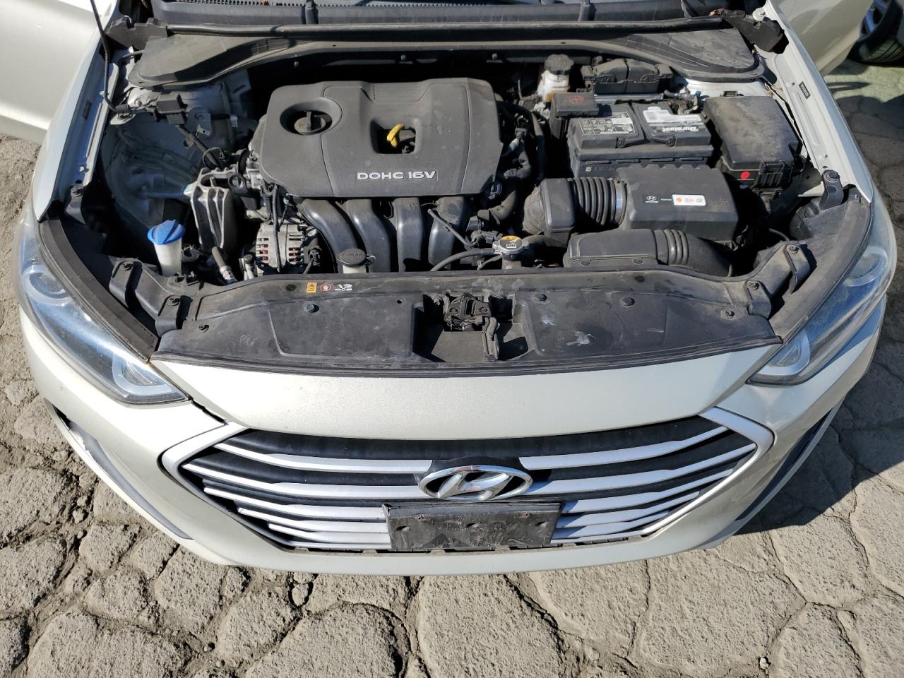 2017 Hyundai Elantra - Image 11