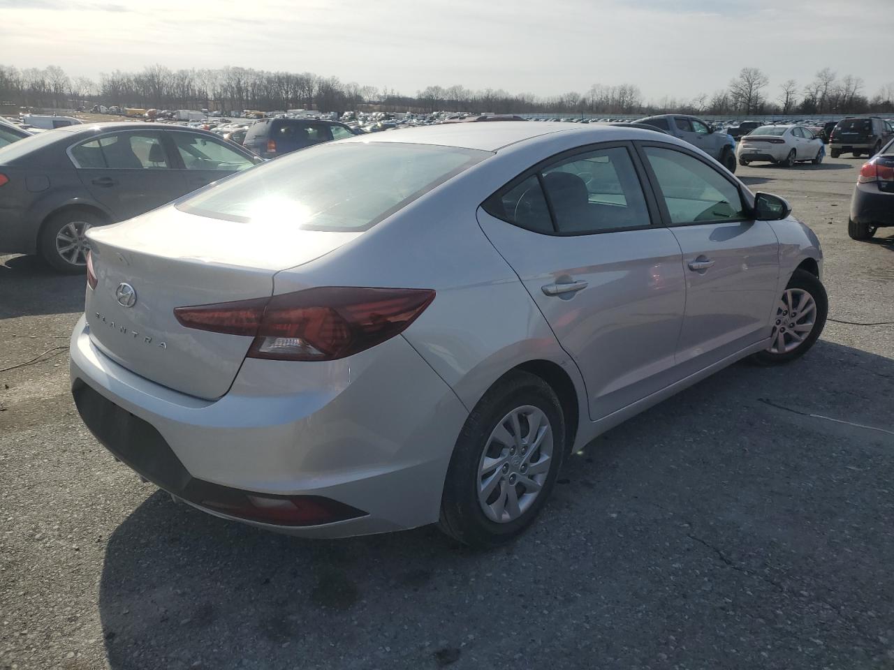 2019 Hyundai Elantra - Image 3