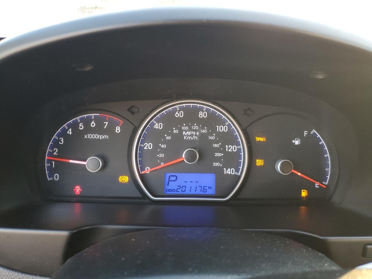 2010 Hyundai Elantra - Image 9