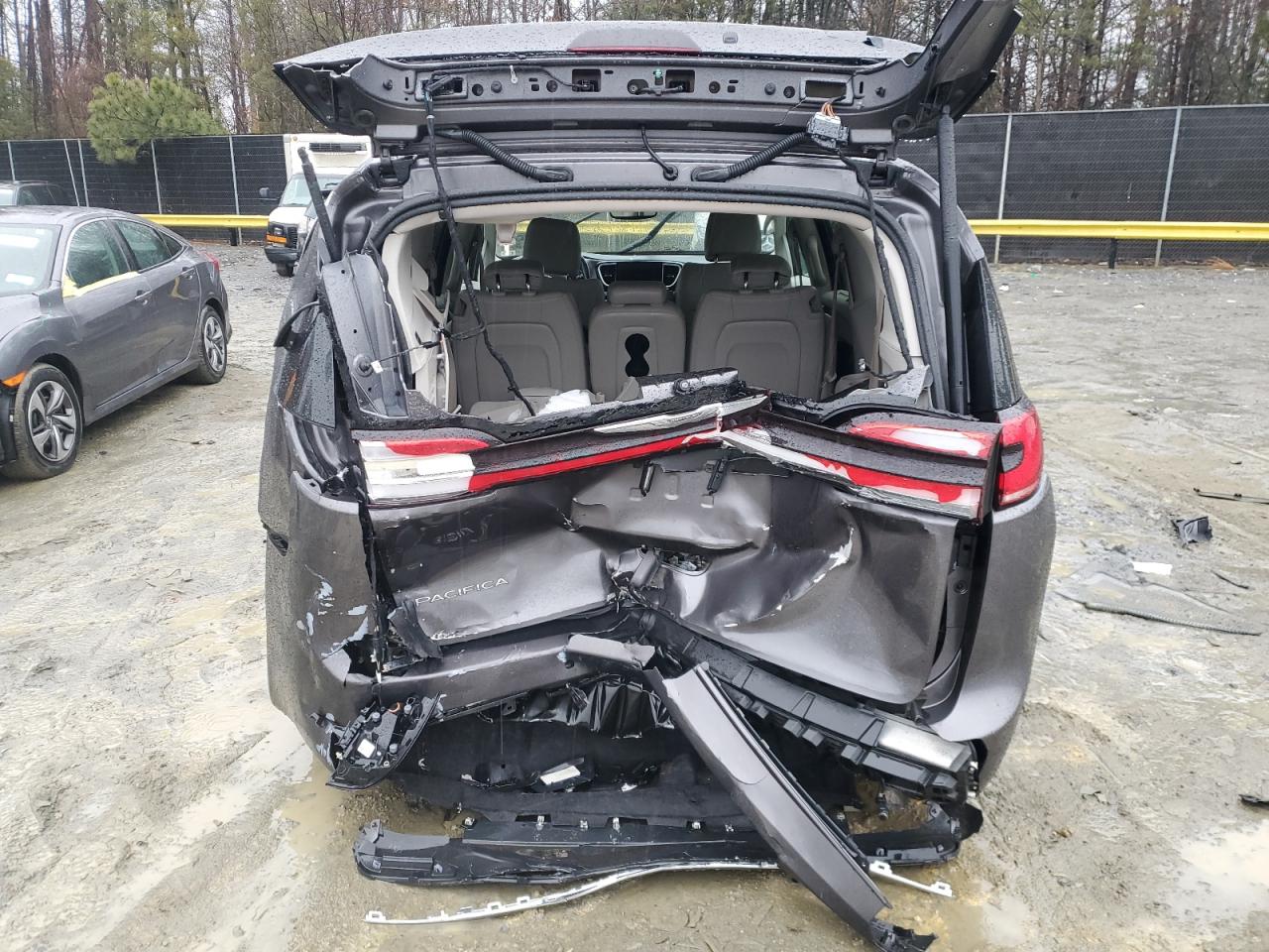 2021 Chrysler Pacifica - Image 6