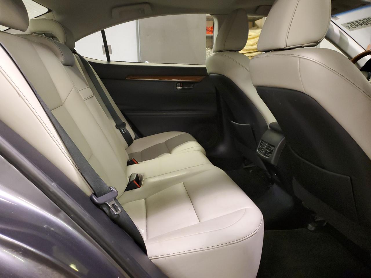 2013 Lexus ES - Image 10