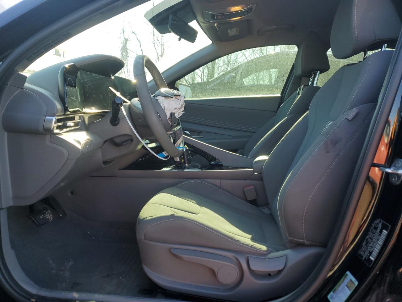 2023 Hyundai Elantra - Image 7