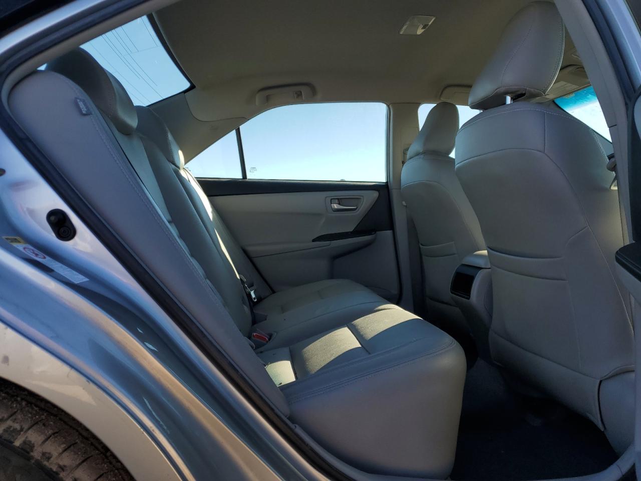 2016 Toyota Camry - Image 11