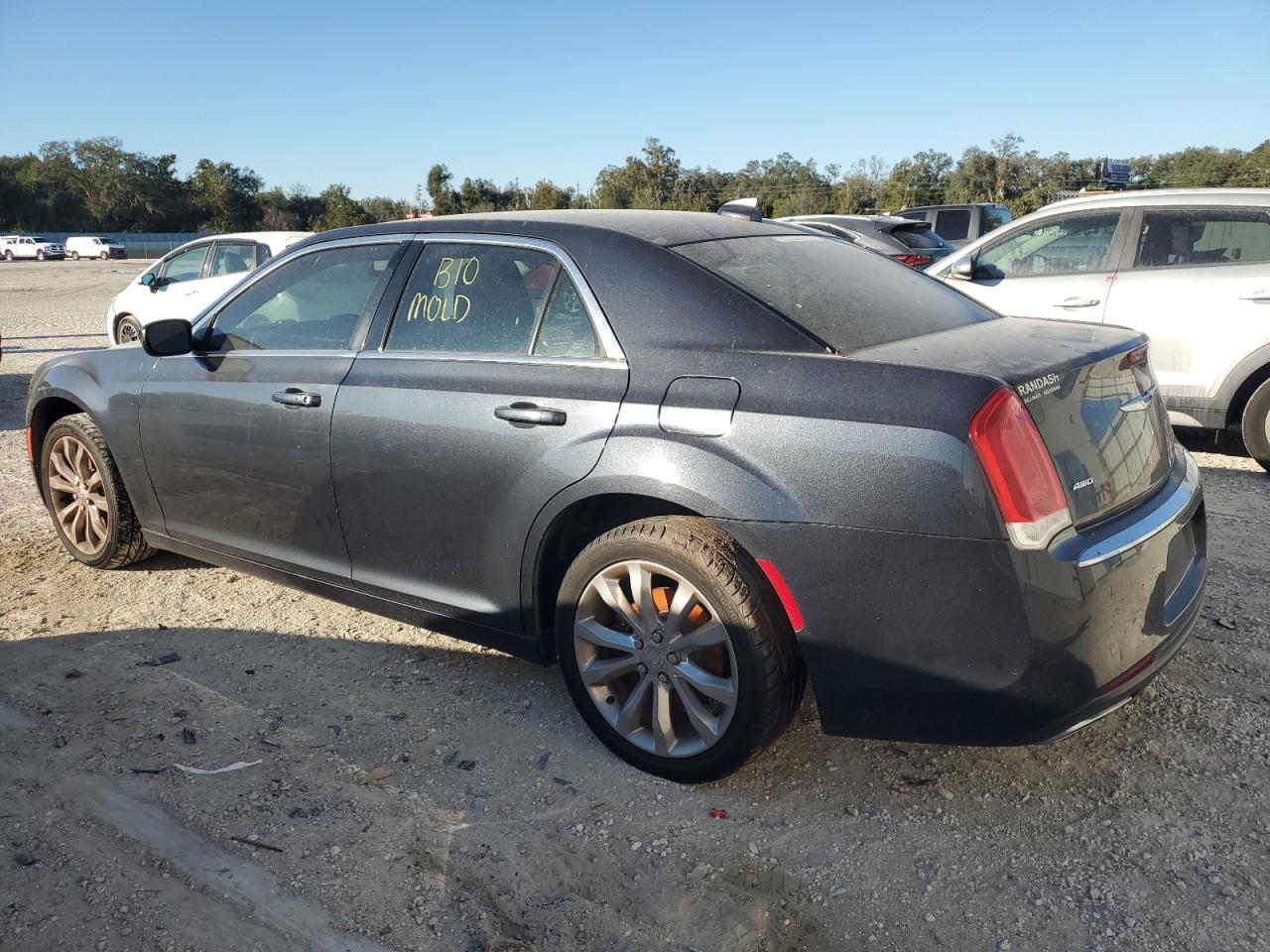 VIN 2C3CCARG5HH614578 2017 CHRYSLER 300 no.2