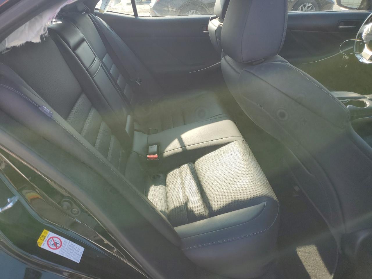 2017 Lexus IS - Image 10