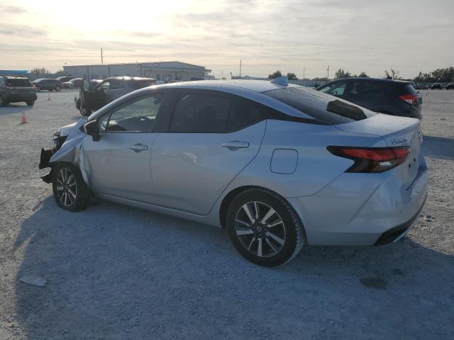  NISSAN VERSA 2021 Сріблястий