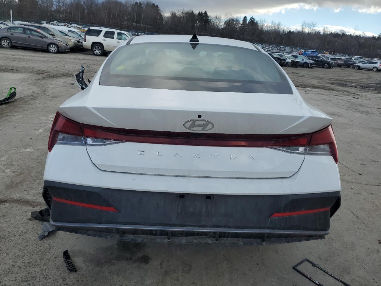 2024 Hyundai Elantra - Image 6