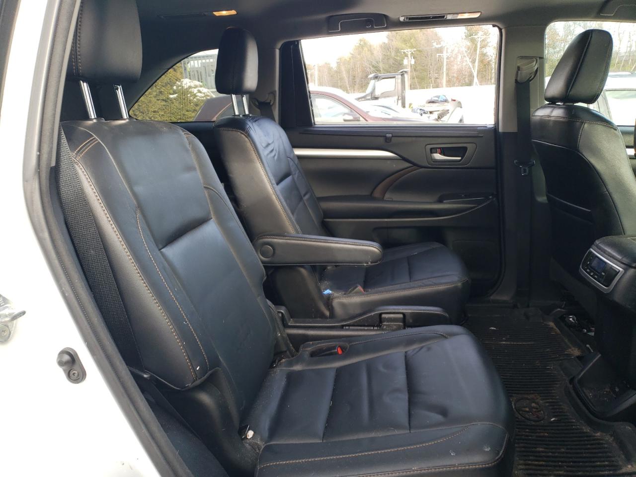 2018 Toyota Highlander - Image 11