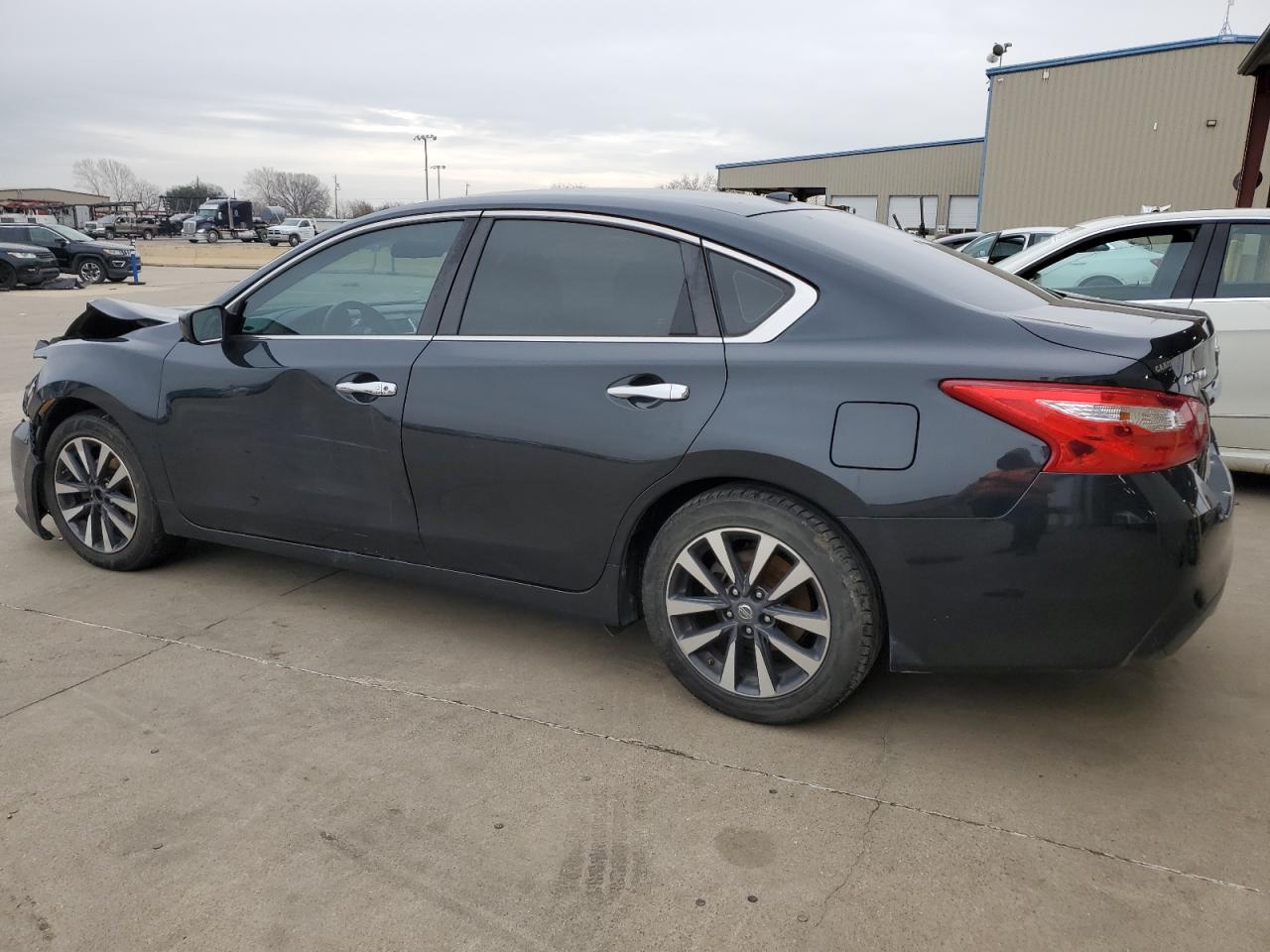 2017 Nissan Altima - Image 2