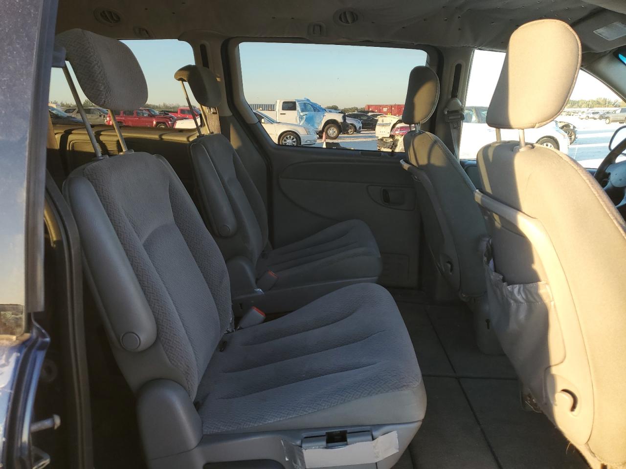 2006 Dodge Caravan - Image 12