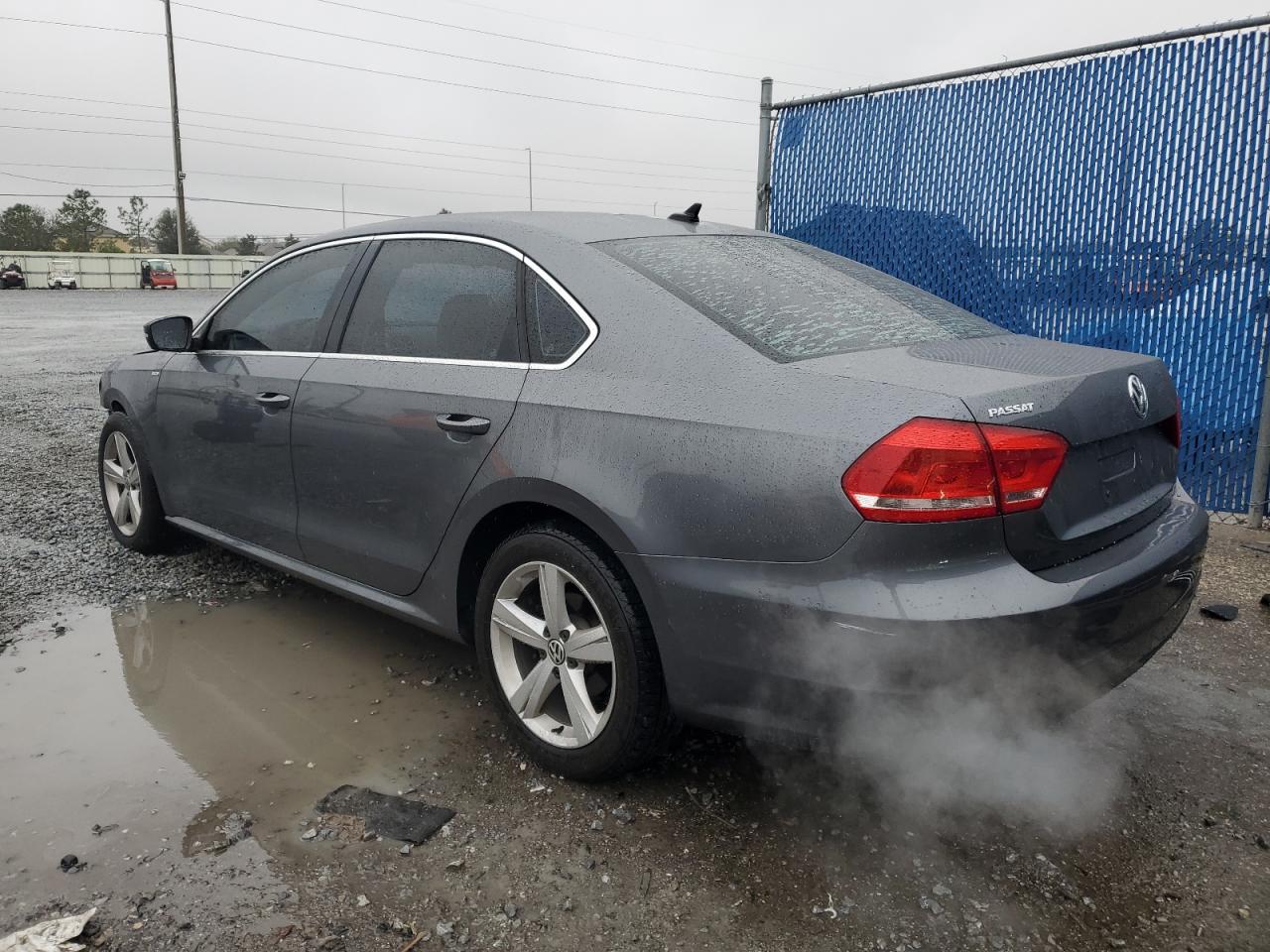 2014 Volkswagen Passat - Image 2