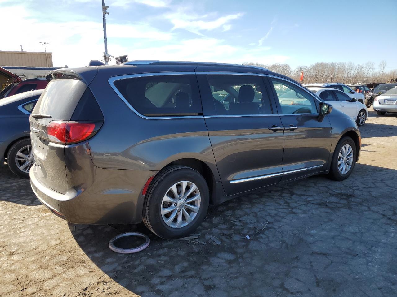 2019 Chrysler Pacifica - Image 3